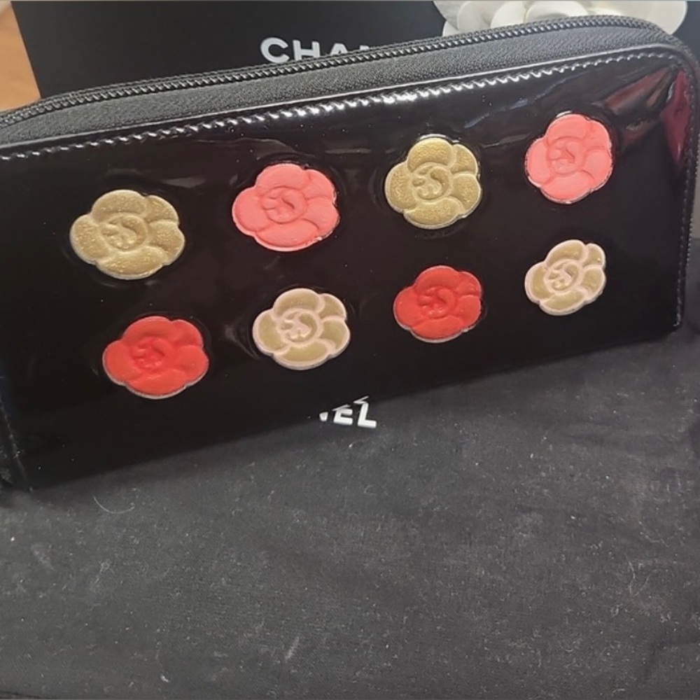 Chanel Limited Edition Petite Maroquinerie Camelia Black Patent Leather Wallet